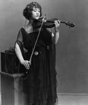 1930's era woman playing the violin.